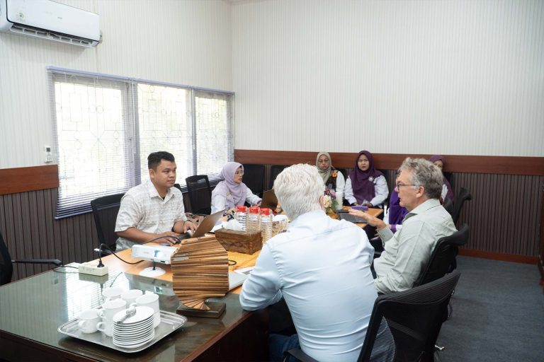 RUANG RAPAT SENAT 1